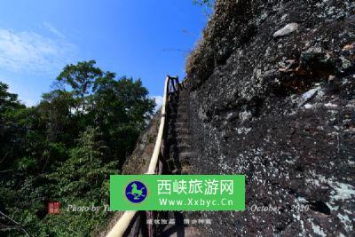 香拉东吉圣山风景区