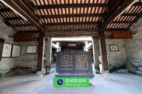 建此祠堂时，因梁君杖健在，按俗礼讳死，故不称祠堂，为弘扬祖德，发扬家族“忠信仁义，尊师重道”等优良传统，故起名缉熙堂。缉熙堂建成后，成为梁君杖家族议事，喜庆的活动场所，并以超前的意识，物尽其用，利用它开辟成培养人才的重要场所--书院。